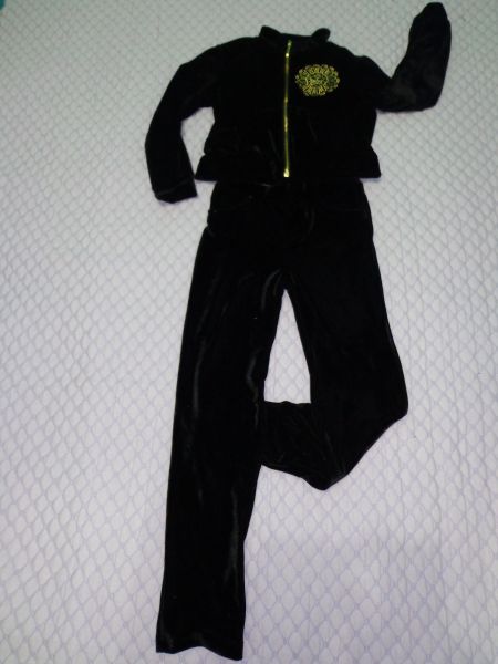 REF: 9122 CONJ CAI.CA JUMPING M COR PRETA PLUSH  TAM 6